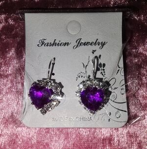 ✨️💜NWT STUNNING PURPLE HEART SPARKLING EARRINGS ✨️💜